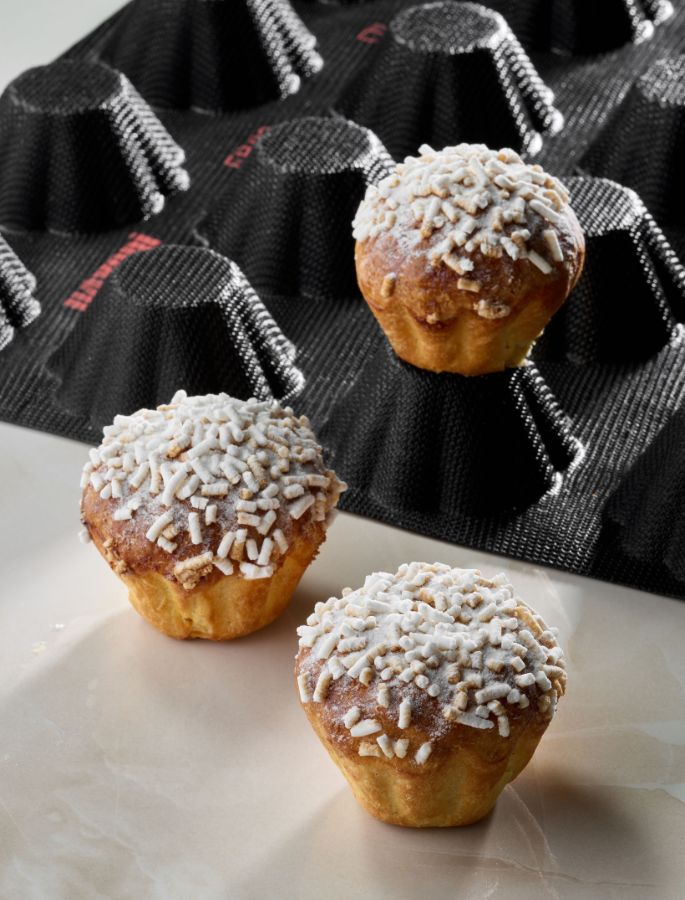 Brioche con la crema alla vaniglia