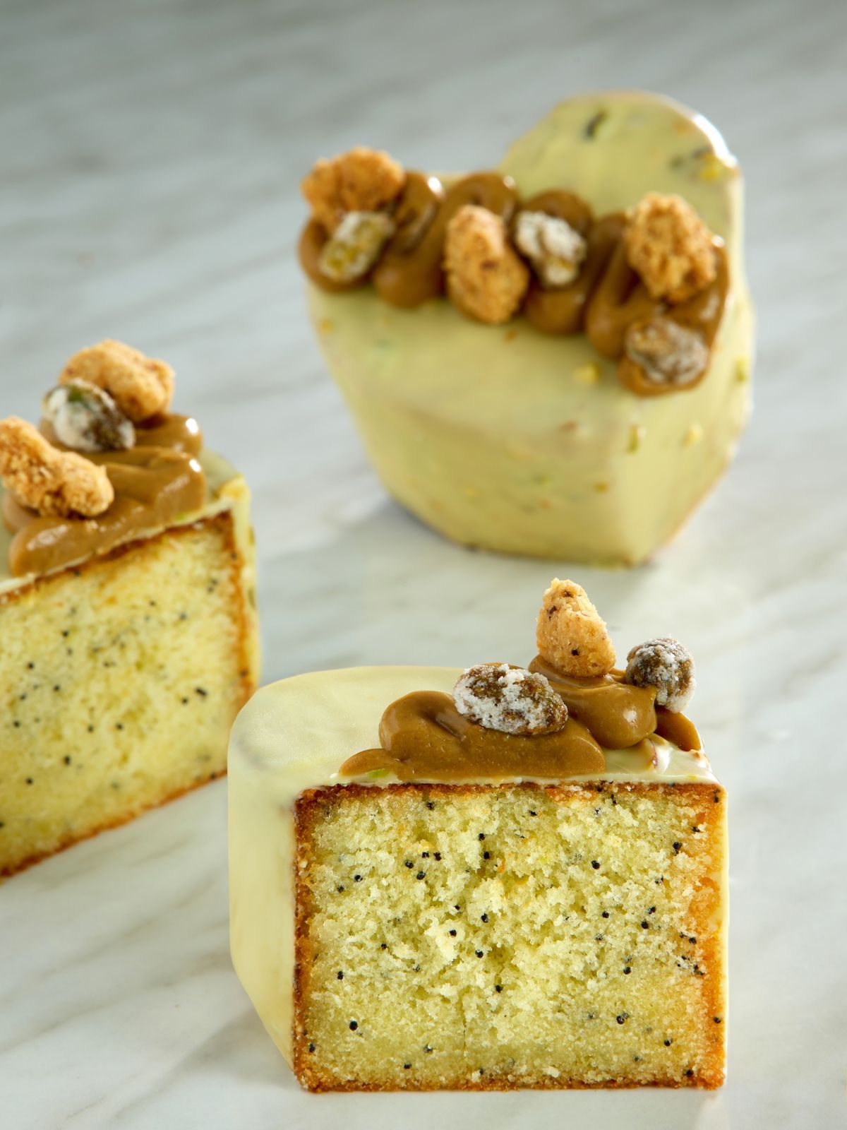 Cuore con impasto lemon cake e glassa al pistacchio